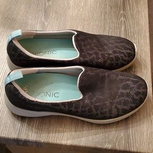 Vionic Hydra Mesh Slip-on Athletic Shoes